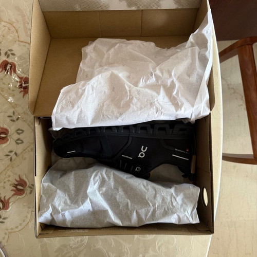On Cloud 7 Waterproof athletic shoes, size 46, black