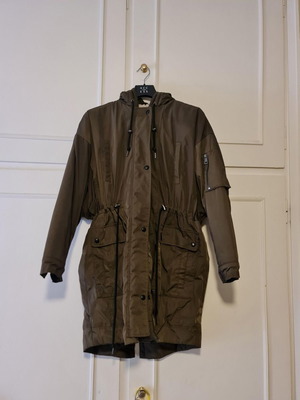 Zara women's parka used, khaki color, comfortable fit