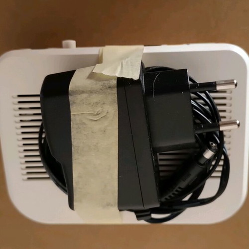 Router for fiber optic use like new, dual band, complete with cables