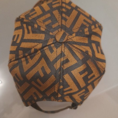 Hat like new, adjustable size, black and brown