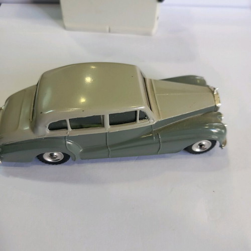 Dinky Toys 150 Rolls Royce Silver Wraith miniature like new, collectible 1960