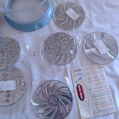 Grater with 6 application discs like new