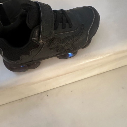 Bull Boys athletic shoes used with lights, size 29, black