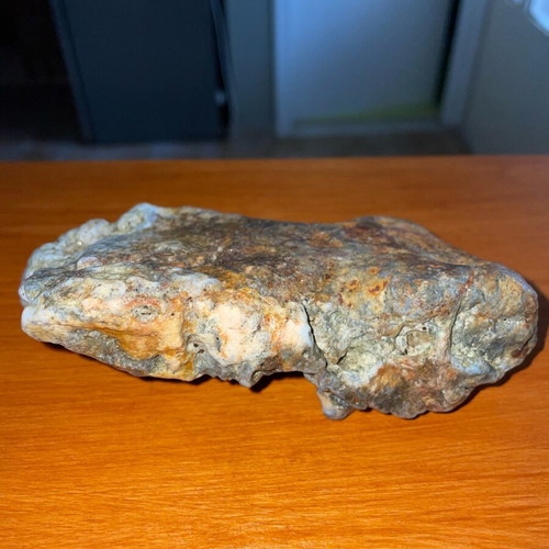 Natural rock with quartz and iron oxides