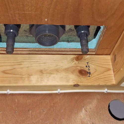 Aquarium 330 liters used with sump and wooden stand