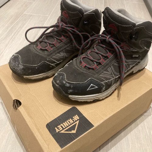 hiking boots size 40