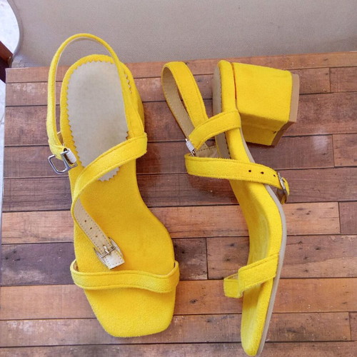 Yellow suede sandals new, size 36, 6cm heel