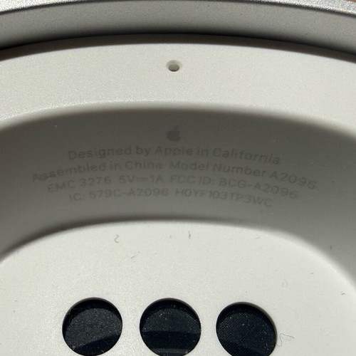 Apple AirPods Max used with signs of wear, model A2096