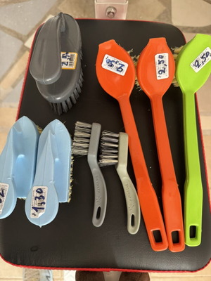Brushes set of 8, new, various sizes and shapes