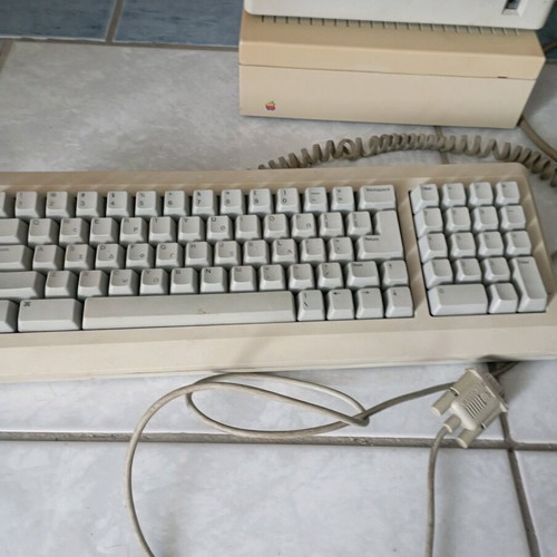 Vintage Apple Macintosh Original 1984 used collector's item