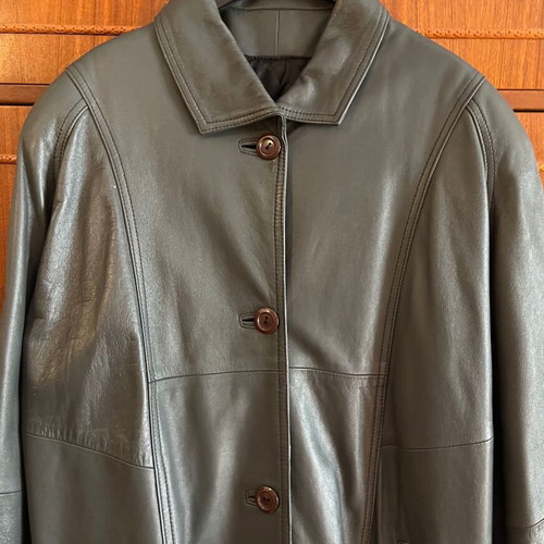 Leather coat size L with lining like new