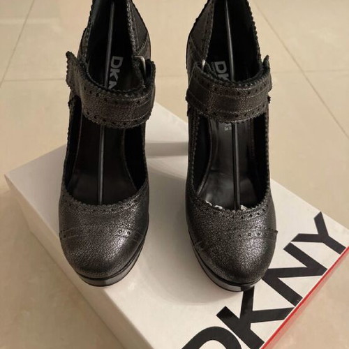 Donna Karan gray pumps like new, size 37