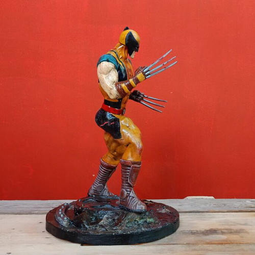 Wolverine figure 30 cm like new with wooden base diorama