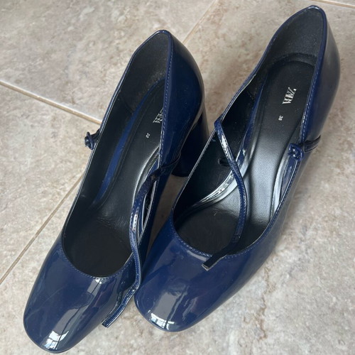 Zara Mary Jane dark blue patent leather heels like new, size 38