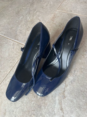 Zara Mary Jane dark blue patent leather heels like new, size 38