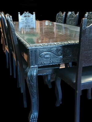 Skyrian XXL dining set like new with lion legs table and 10 leather chairs