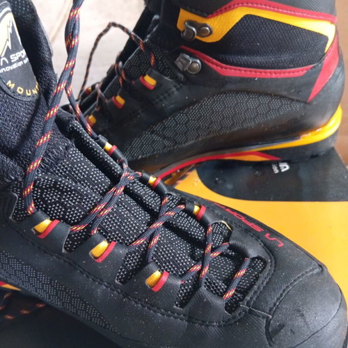 La Sportiva Trango Tower Extreme GTX hiking boots size 44, black yellow