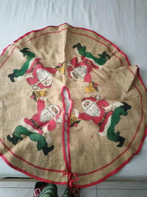 Christmas tree skirt with Santa Claus design like new