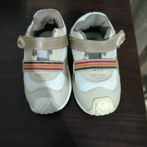 Baby shoes like new, size 19 (Pimpolho) and 21 (Adidas)