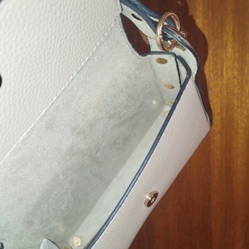 Beige shoulder bag like new with detachable strap