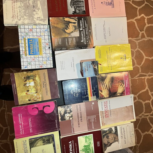 History books like new, pack of over 100 pieces