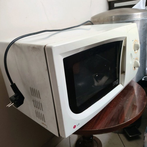 LG microwave oven used, works properly