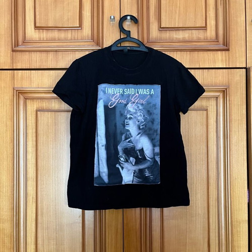 Brigitte Boutique T-shirt lightly used, size L, black