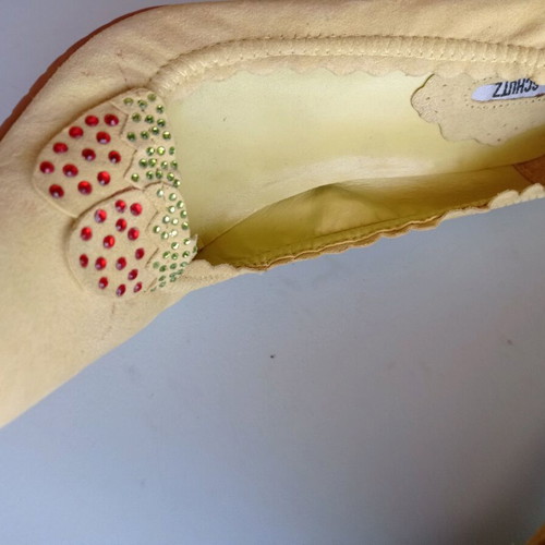 Schutz pumps new, yellow, size 37