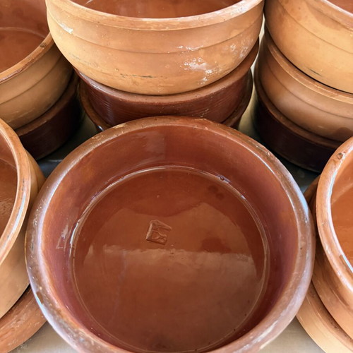 Clay plates pack of 14, like new, few used