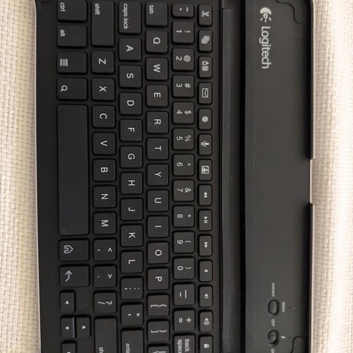 Logitech Zagg Tablet Wireless Keyboard Y-R0023 used for iPad 2/3/4