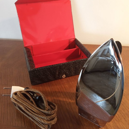 Trident travel iron brand new with leather case