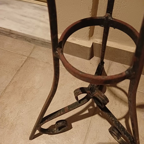 Flower stand metal used