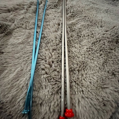 Knitting needles used, 2 pairs