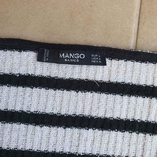 Mango sleeveless top with V neckline, knitted, elastic, like new