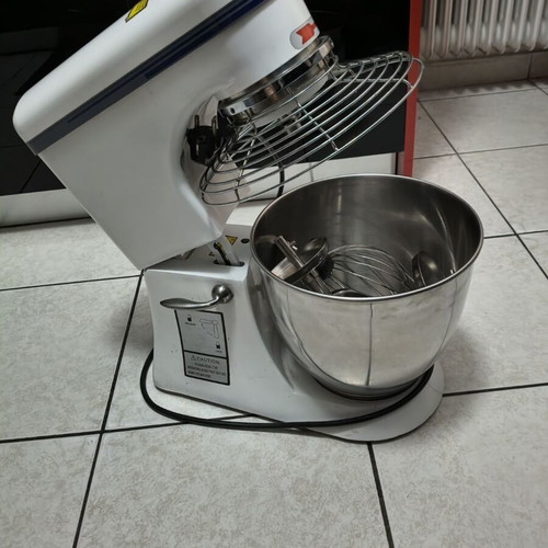 Mixer CS-B7 230V 300W like new for baking and cooking