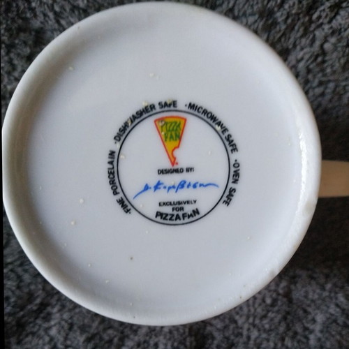 Pizza Fan mug used with illustration by D. Korovesis