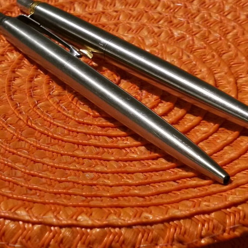 Parker pens used, very good condition, set of 2