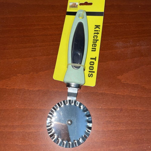 Dough and Pasta Cutter Wheel with Wavy Blade, Kitchen Tool