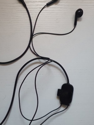 Nokia WH-203 wired earbuds with handsfree