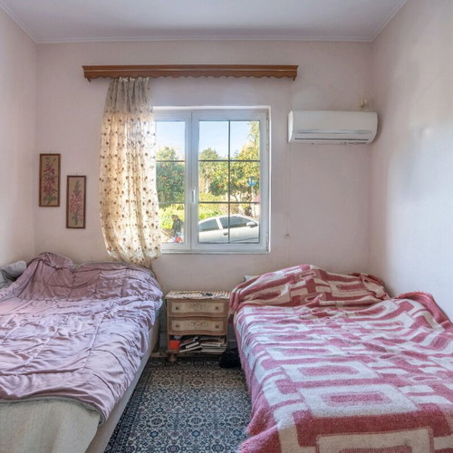 Ground floor apartment 100 sqm with 2 bedrooms, fireplace and garden