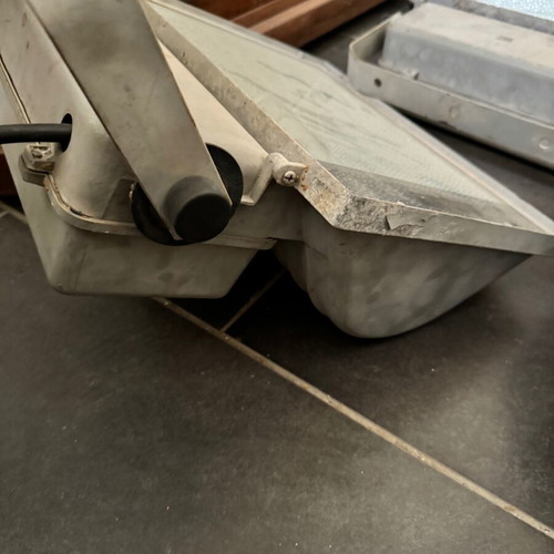 Floodlights used, pack of 3, dimensions 30x42