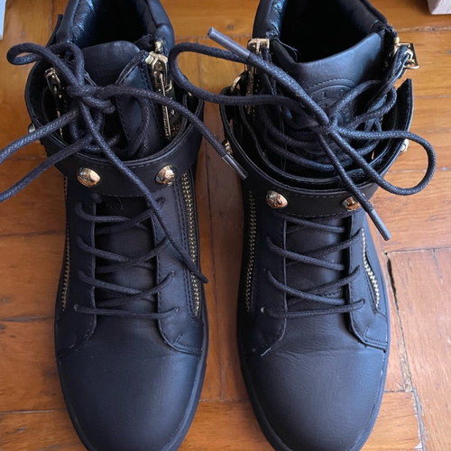 Juicy Couture boots used, black size 36 with studs and laces