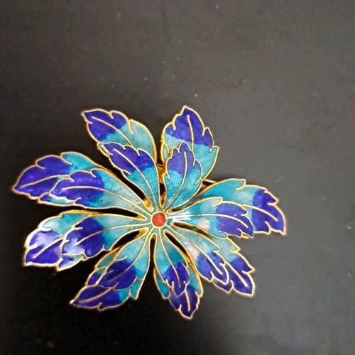 Flower brooch new, blue