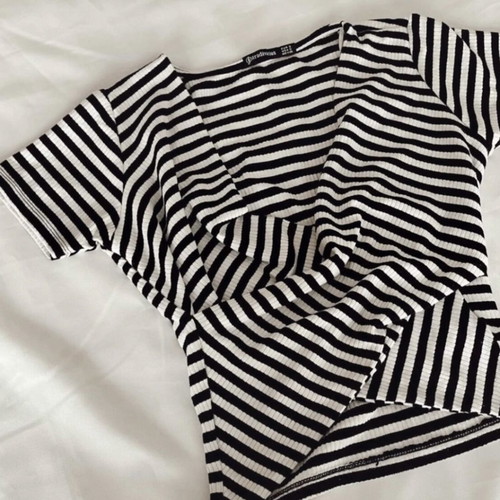 Striped wrap top Stradivarius like new, black and white crop top