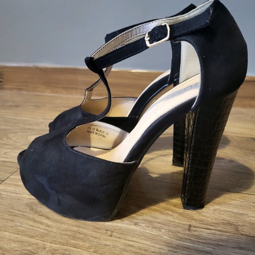 Black suede sandal with 13 cm heel like new, size 39