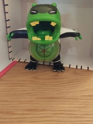 Ben 10 Upchuck action figure 5" used, green monster Vomiton