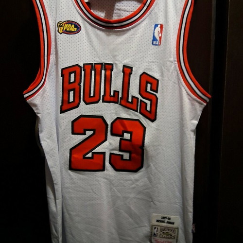 Chicago Bulls Michael Jordan Away Jersey size Large new