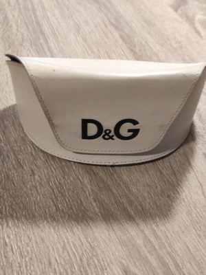 Γυαλιά ηλίου Dolce Gabbana μεταχειρισμένα, κόκκινα με γρατζουνισμένους φακούς
