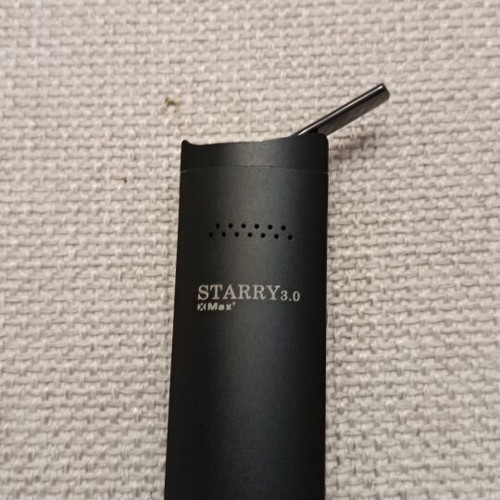 XMax Starry 3.0 vaporizer used with charging cable