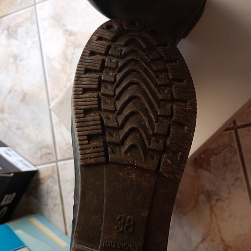 Rain boots size 38 like new, black